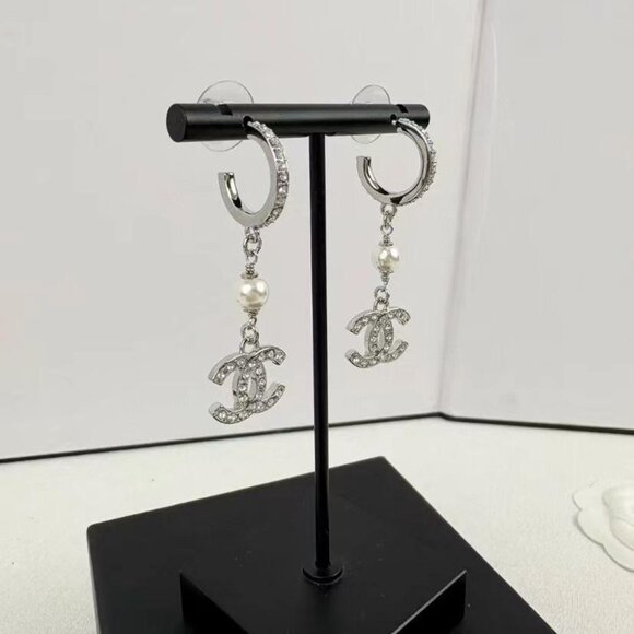 Chanel Pearl Pendant Earrings - Picture 4 of 6